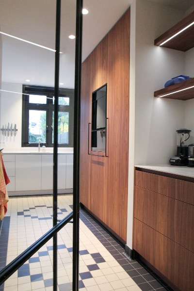 Strakke witte design keuken